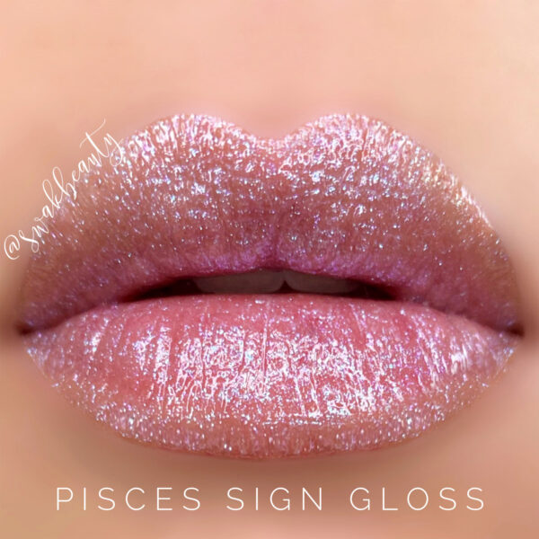 022622-piscessigngloss-lips
